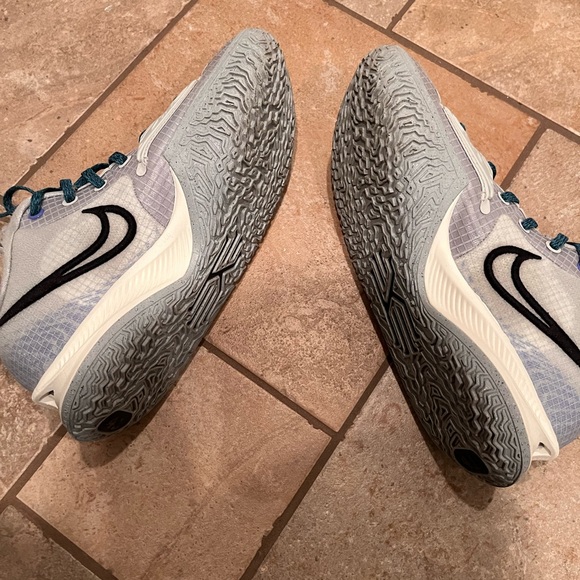Kyrie Low EP 4 SZ 8